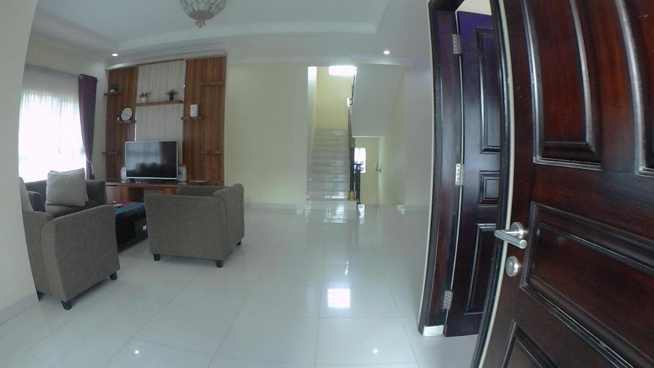 Villa Dira Bogor Exterior photo