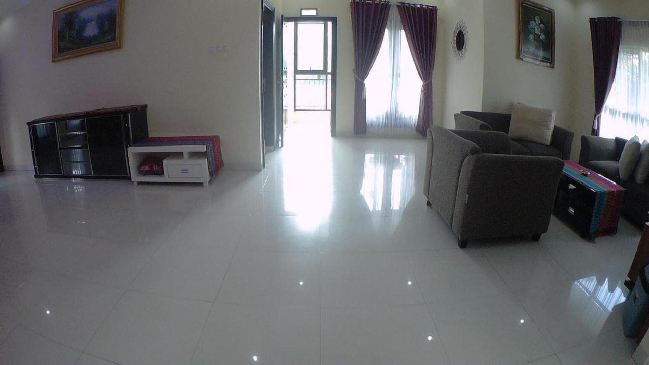Villa Dira Bogor Exterior photo